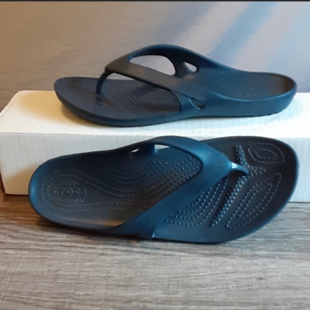 Crocs Navy Thongs Sandals Size 8
